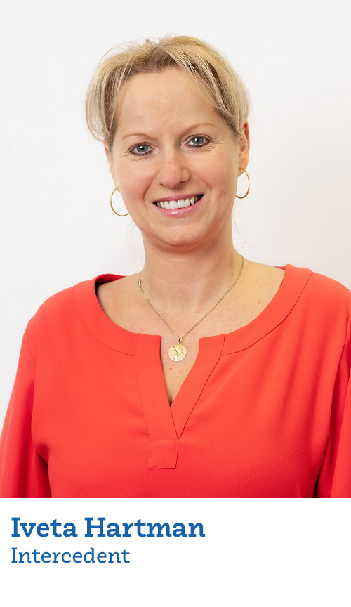 Iveta Hartman, Intercedent